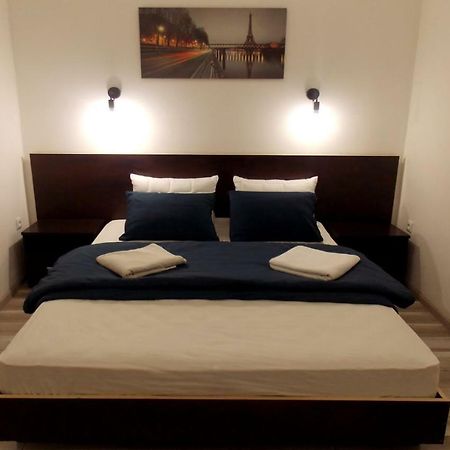 Apartment At Teodora Sqr Lviv Ngoại thất bức ảnh