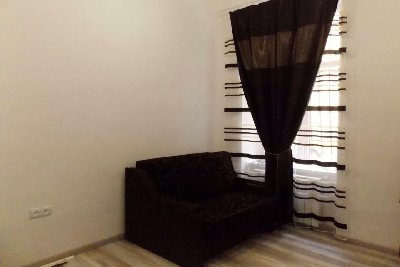 Apartment At Teodora Sqr Lviv Ngoại thất bức ảnh