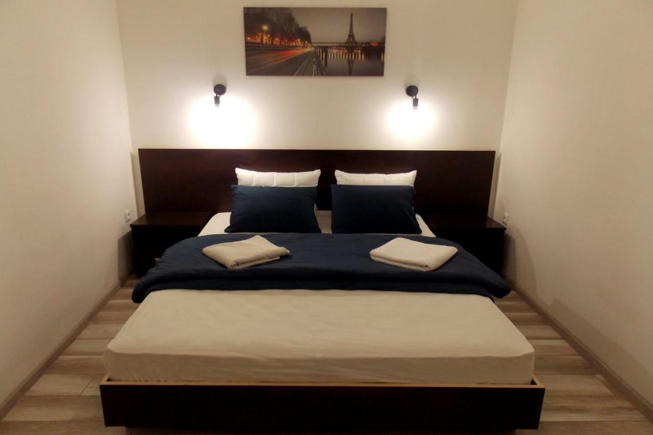 Apartment At Teodora Sqr Lviv Ngoại thất bức ảnh